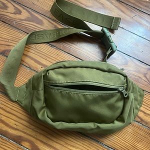 Girlfriend Collective Fanny pack. No longer available on girlfriend collective!!